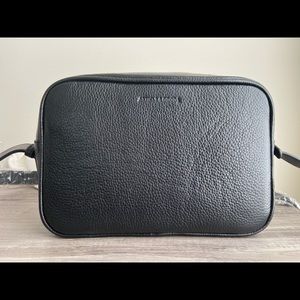 Article Goods camera crossbody, New.